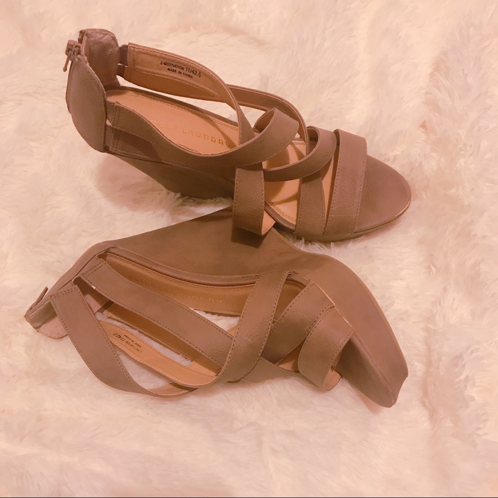 🏝Chinese Laundry wedge 5in | size 11